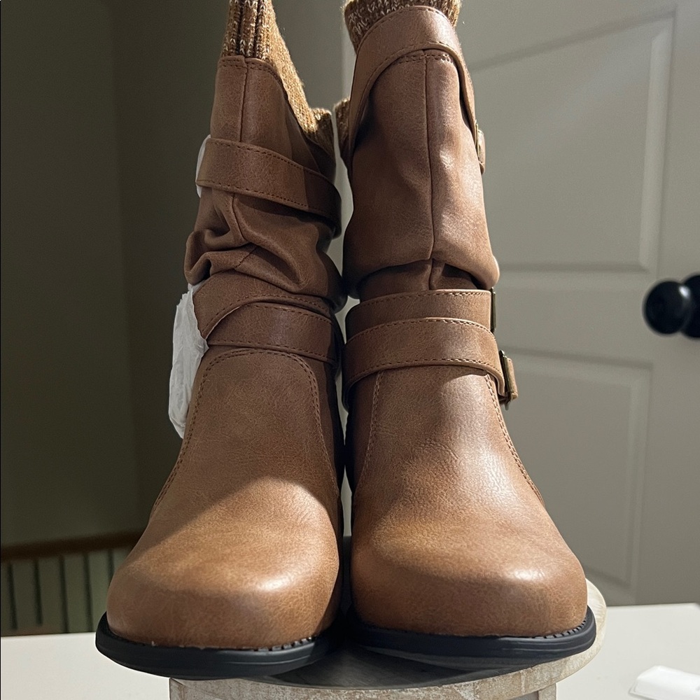 Boots with sock liner